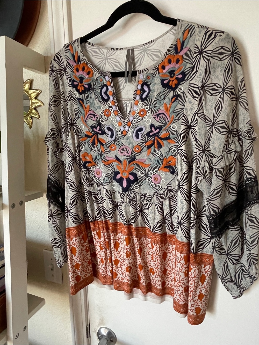 Anthropologie soft & feminine ruffled embroidered long sleeve top w/lace sz. Med